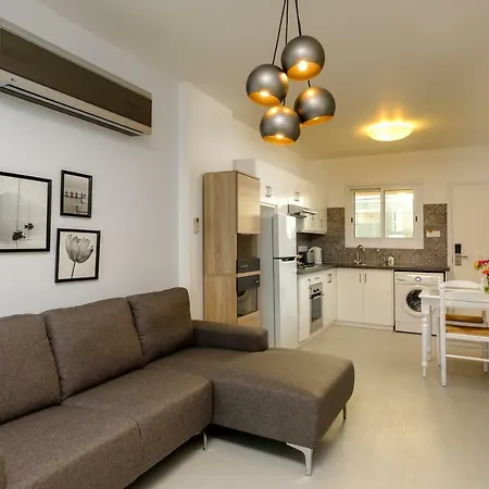 Oum Haram 66 Apartamento Larnaca